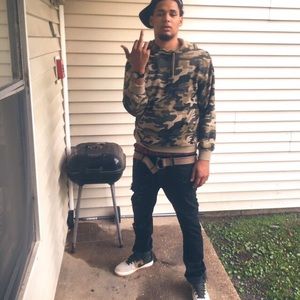 Meet your Posher, Dee